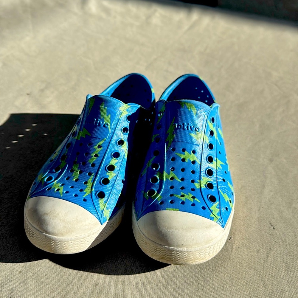 Native lightening bolt blue shoes size 11⚡️